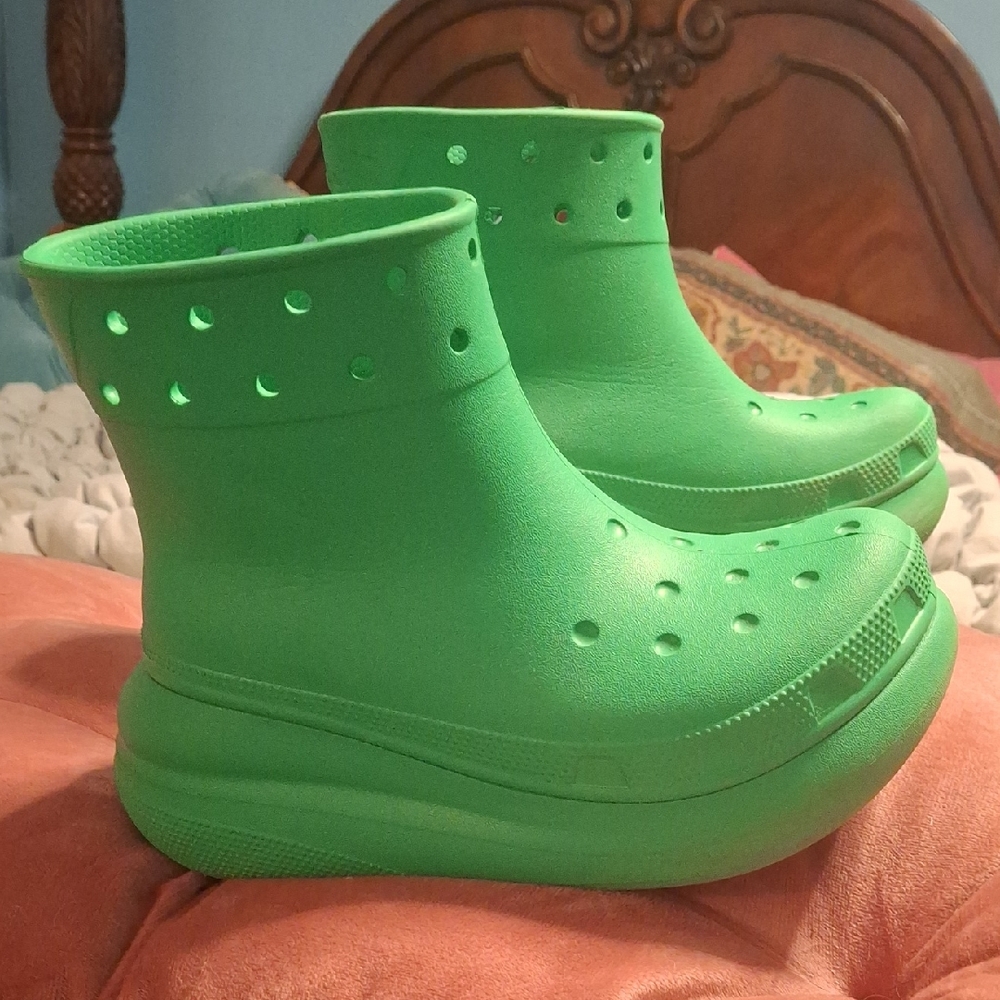CROCS Kids Green Rain Boots - Picture 1 of 7